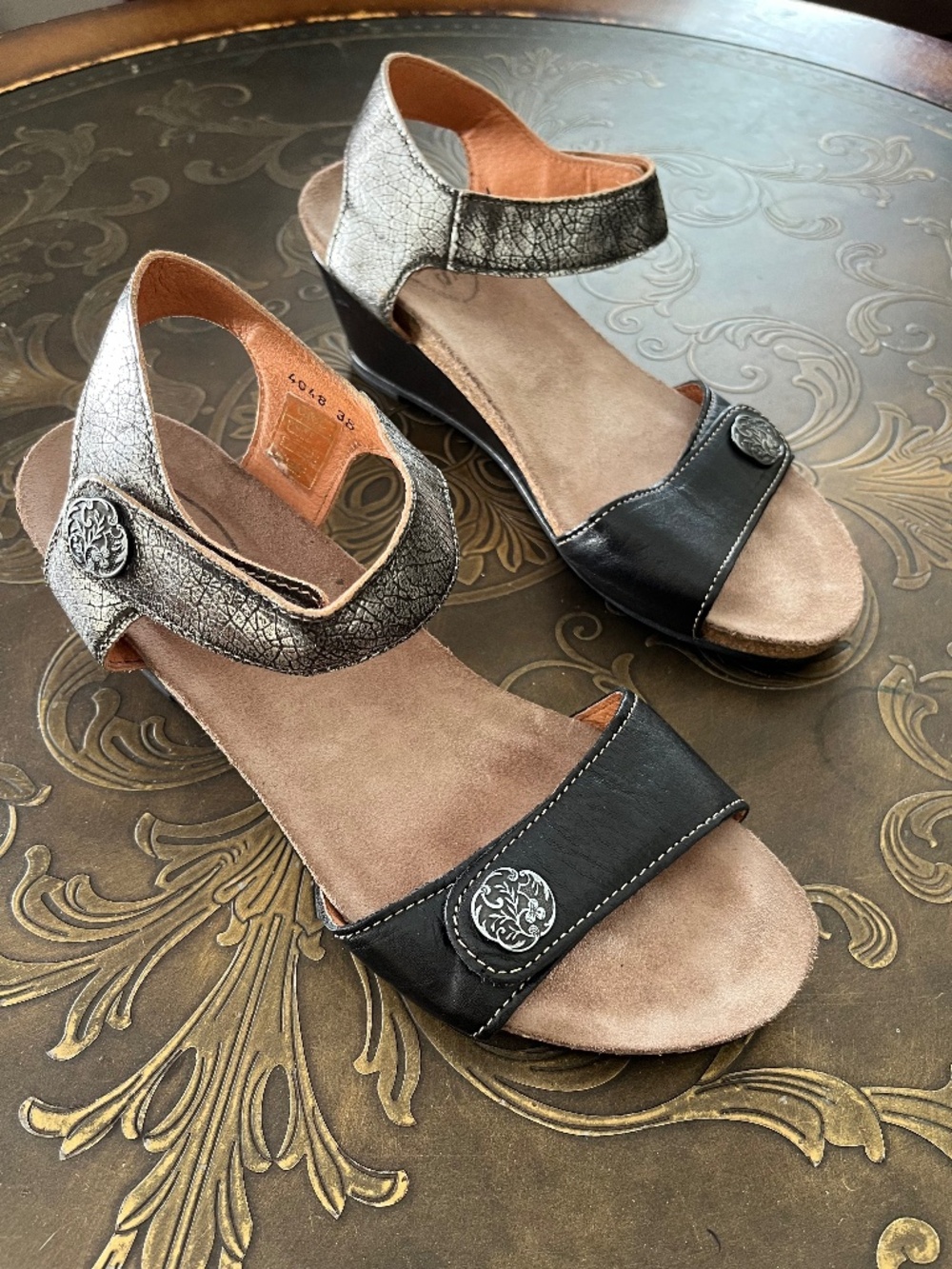Taos Footwear Leather Wedge Sandals Womens Sz 7.5 (EU 38) Adjustable Straps - Picture 1 of 10